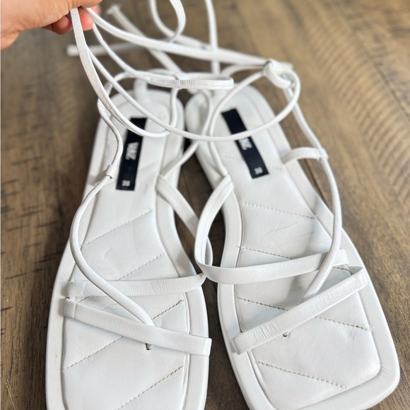 Zara White Modern Sandals with Geometric Design - Picture 7 of 10